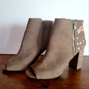 Gray/taupe Candies heel size 8
